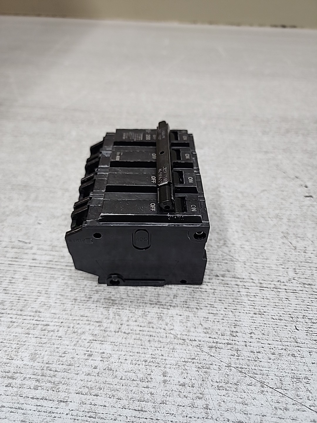 GE THQMV200WL 200 Amp 120/240 Volt 2-Pole Plug-In Mount  Main Circuit Breaker