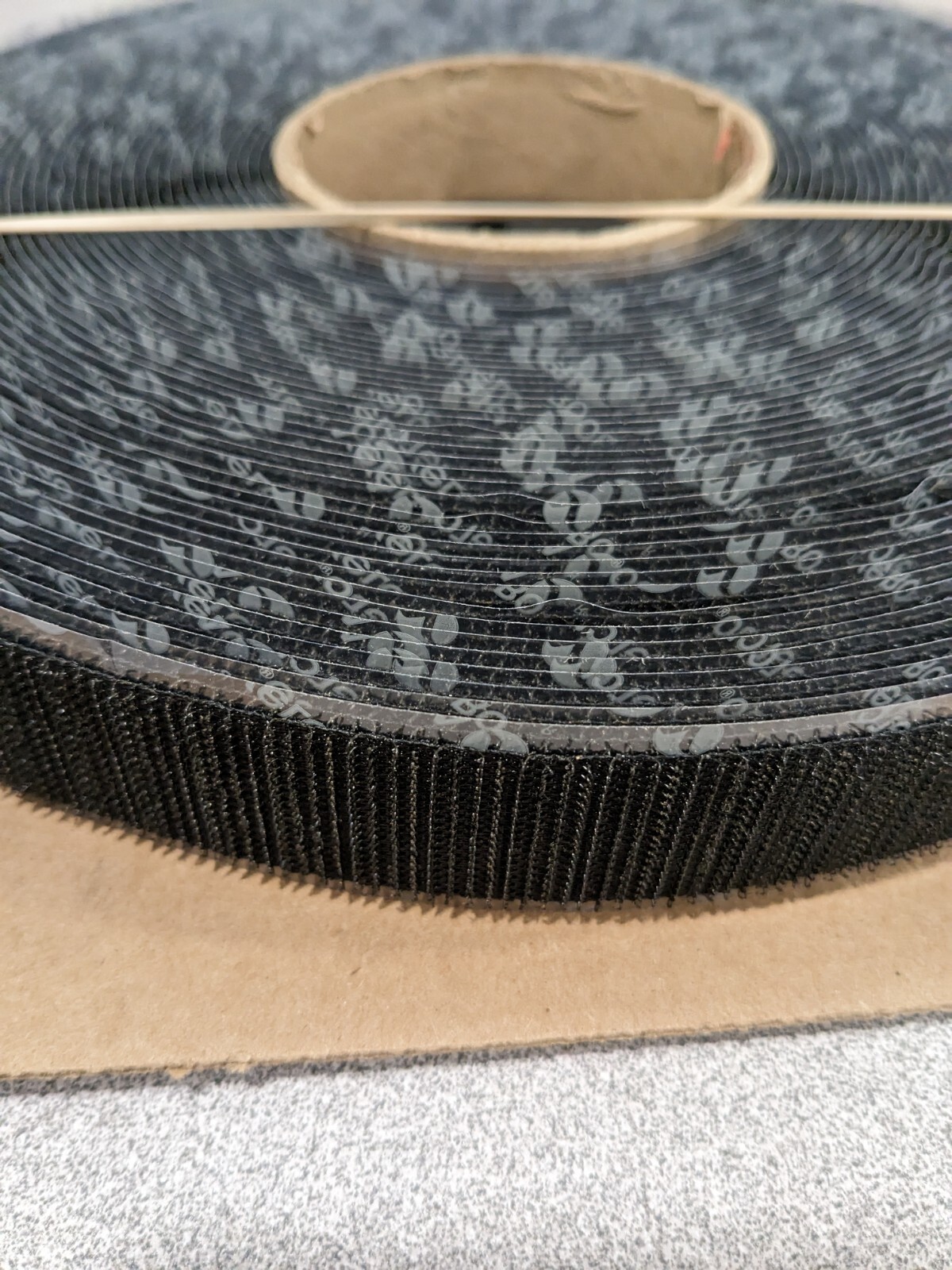VELCRO BRAND 1″ x 25 Yd Adhesive Backed Hook Roll 174664