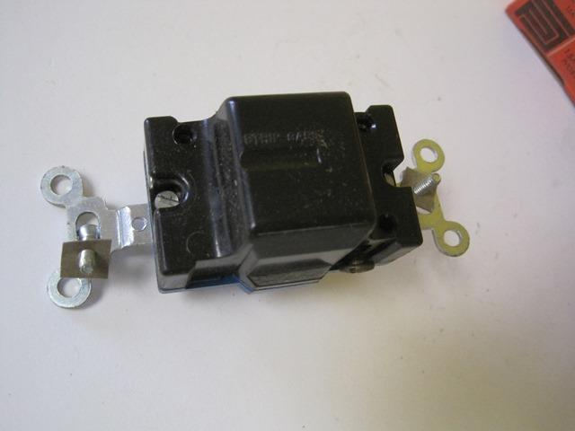 LOT OF14 3-WAY IVORY AC SWITCH 15AC3-I SID AND BACK WIRED 15A 120-277V NEW NOS