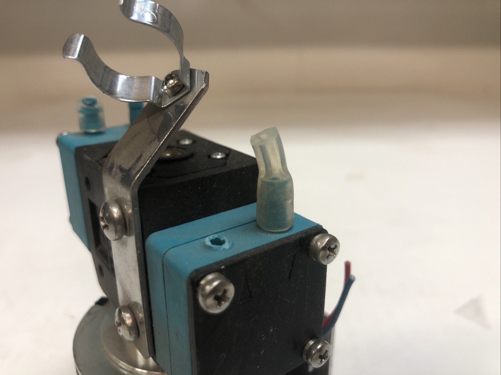 1 Used KNF PML4131-NFB 30 Diaphragm Liquid Pump 0.46A 24VDC, IP: 30, Bj: 08