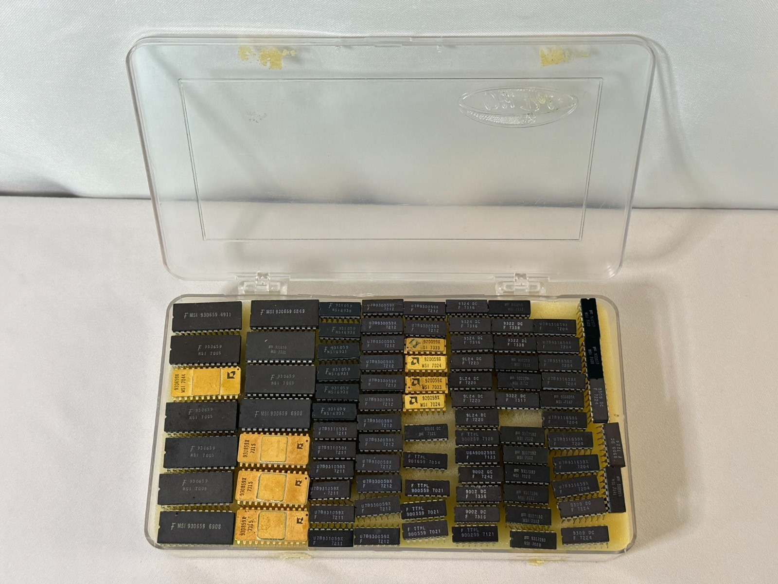 Vintage Fairchild MSI TTL IC Chip Lot Gold Ceramic & DIP Logic ICs w/ Storage