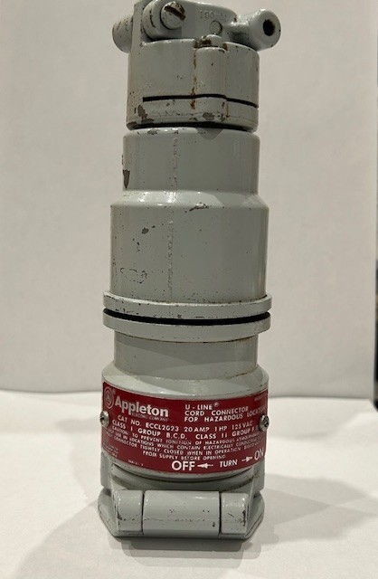 Appleton ECCL2023 20 AMP/125 VAC Cord Connector and Appleton ECP-2023 Plug