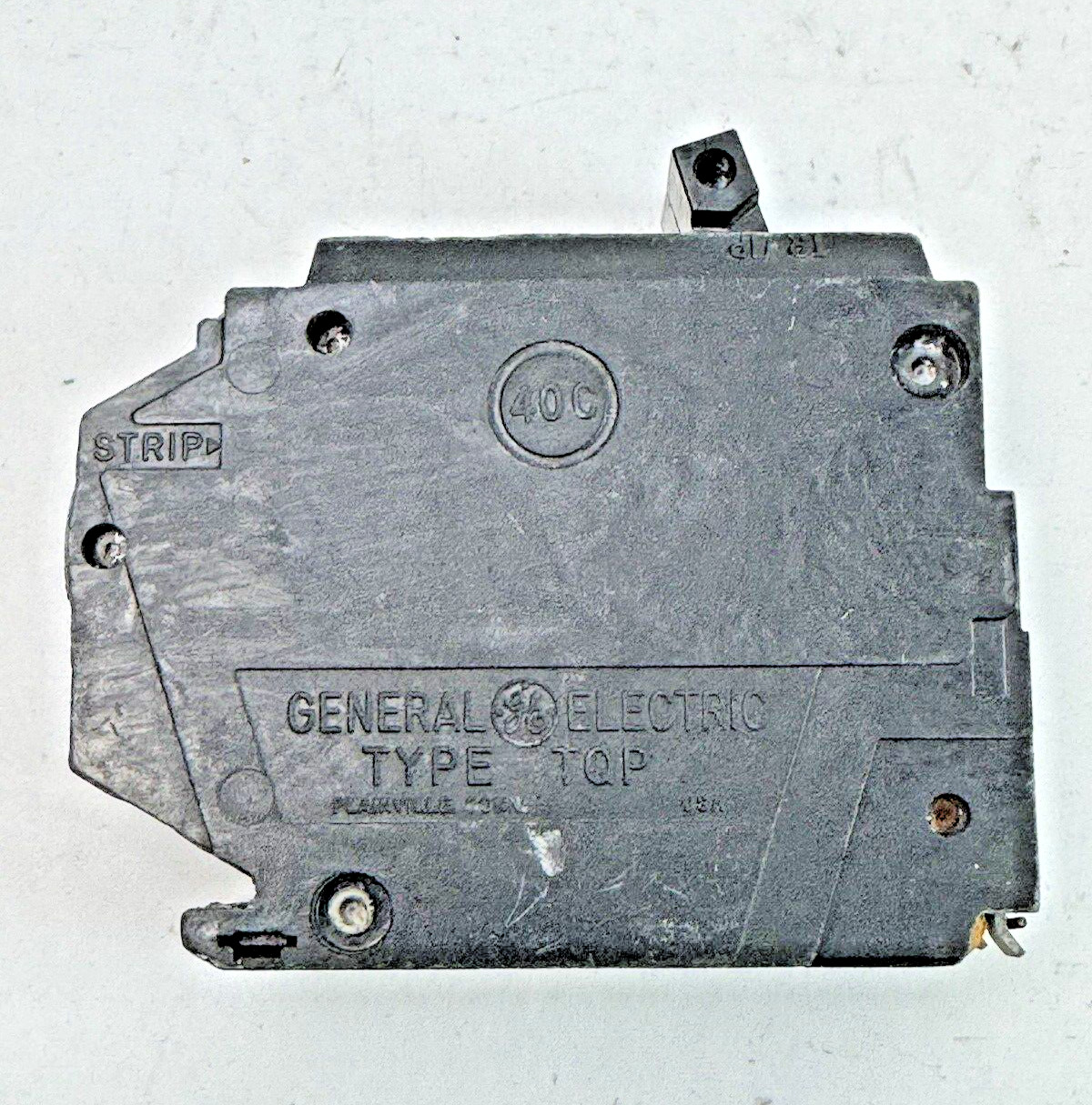 GE *LOT OF 3* – THQP250 – COMMON TRIP CIRCUIT BREAKERS – 2 POLE, 50 A, 240 VAC