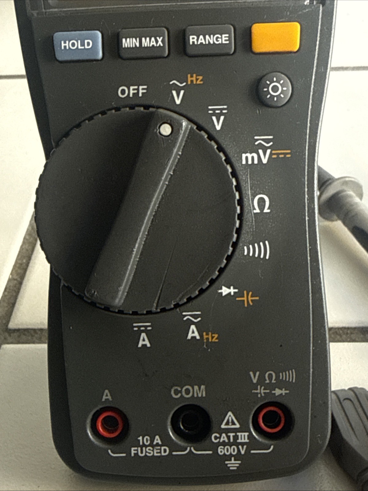 Fluke 115 True RMS Multimeter Leads 600V Cat III Ohms Range MV HZ Good