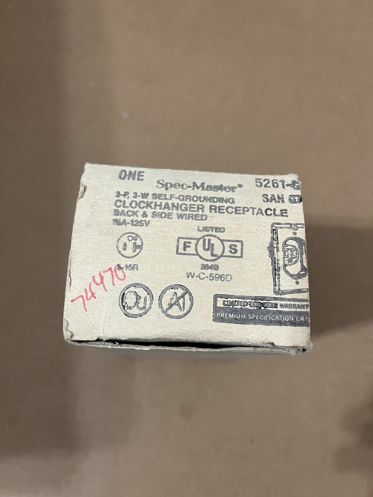 Spec-Master 5261-C 2P 3W SELF GROUNDING CLOCKHANGER RECEPTACLE Back & SIDE WIRED