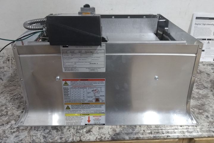 Dayton 3E134E 120VAC 90,000 BtuH 576 Sq Ft Gas Infrared Flat Panel Heater