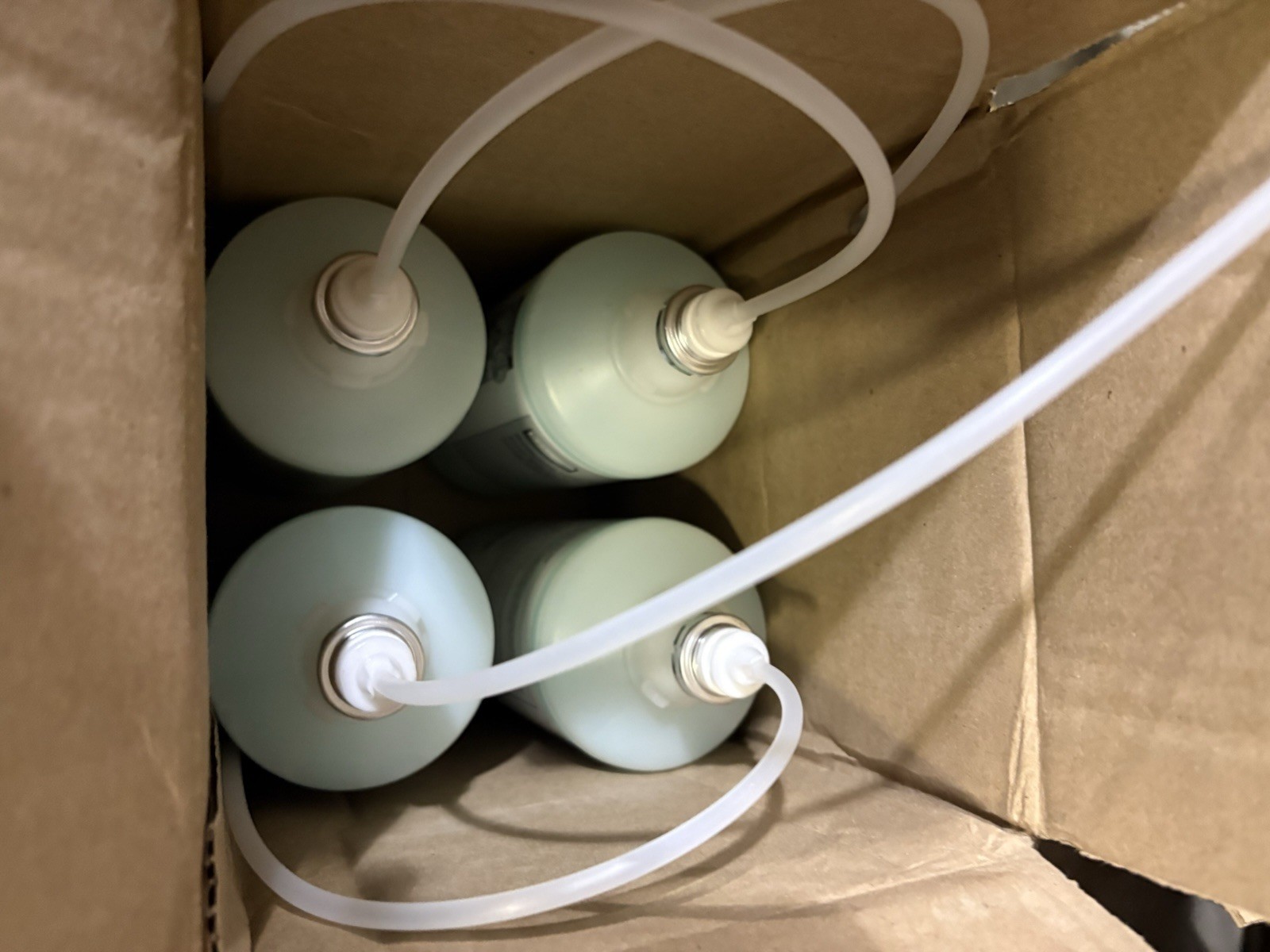 Case of 4 800ml Moisturizing Lotion Hand Soap Rubbermaid OneShot, FG4013111