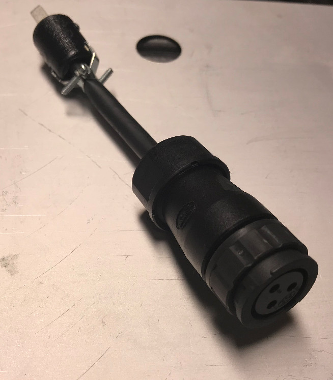LENCO 27250 ADAPTER 2 PIN MALE TO 3 PIN FEMALE
