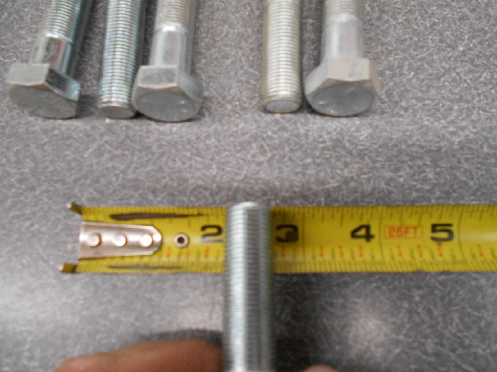 5/8″ x 2-1/2″ Bolt. (Quantity 12) Grade 5 Capscrew Hex Head Bolt. Fine #18. NOS