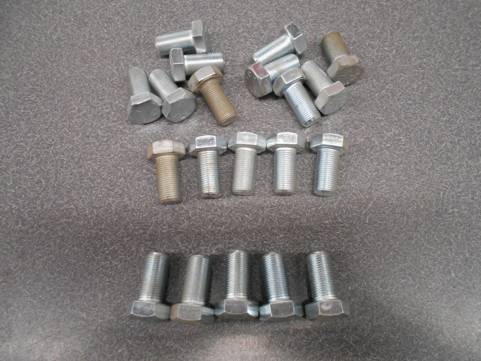 5/8″ x 1-1/4″ Bolt. (Quantity 20) Grade 5 Capscrew Hex Head Bolt. Fine #18. NOS