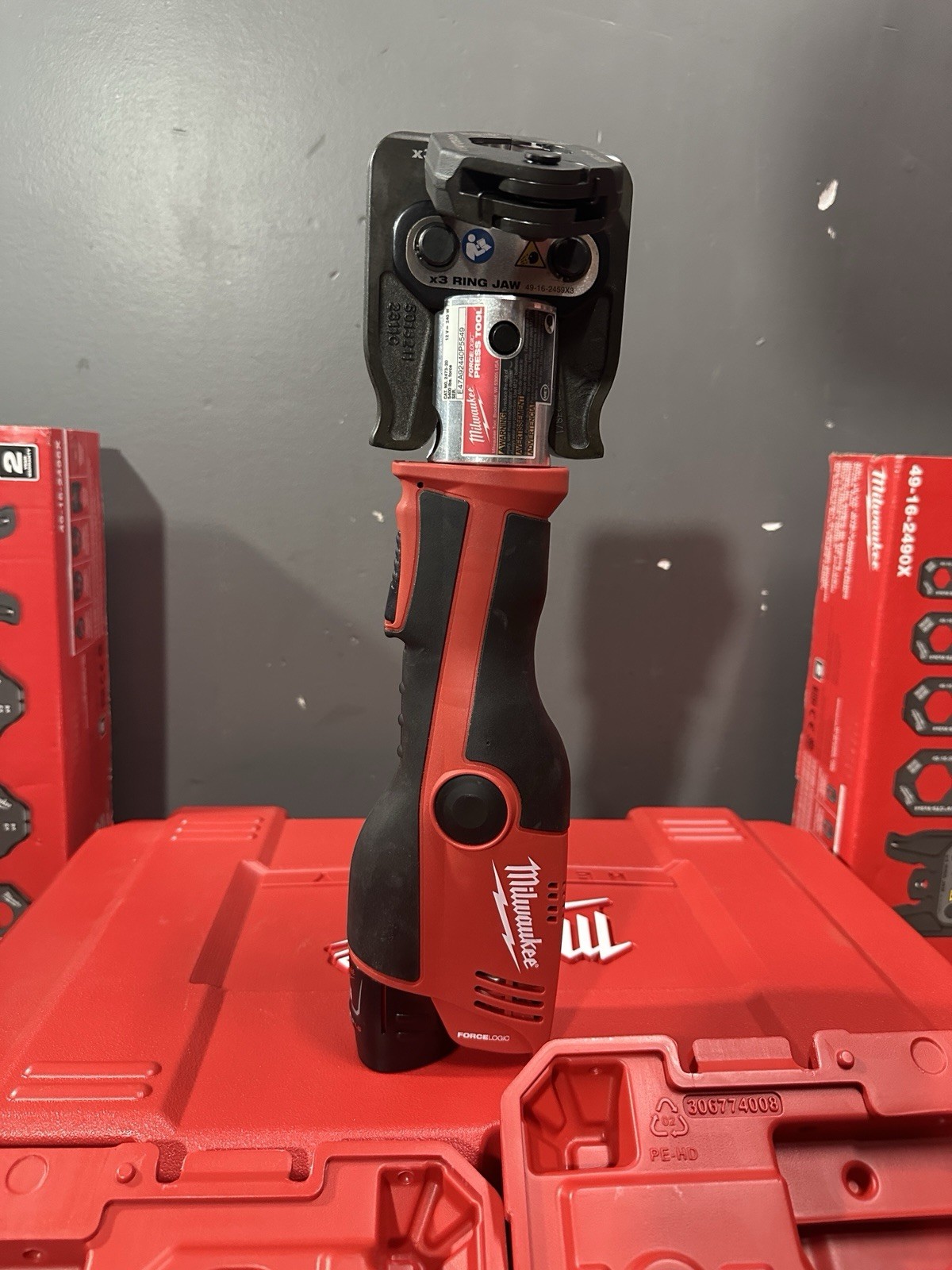 Milwaukee 2473-22 M12 Force Logic Press Tool With Pivoting CTS Jaw Bundle