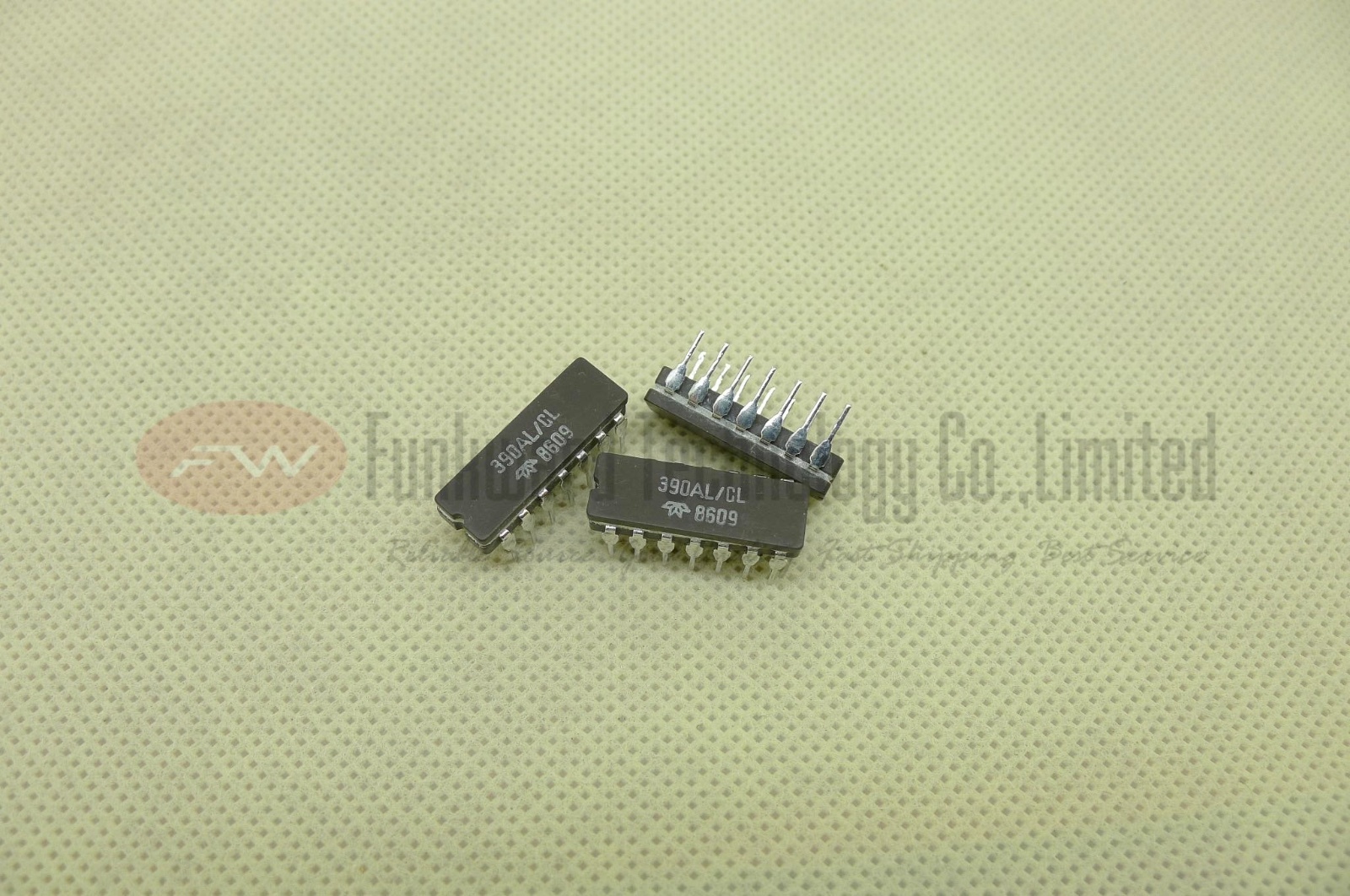 Teledyne TSC390AL/CL 390CL CDIP16 x 1pc