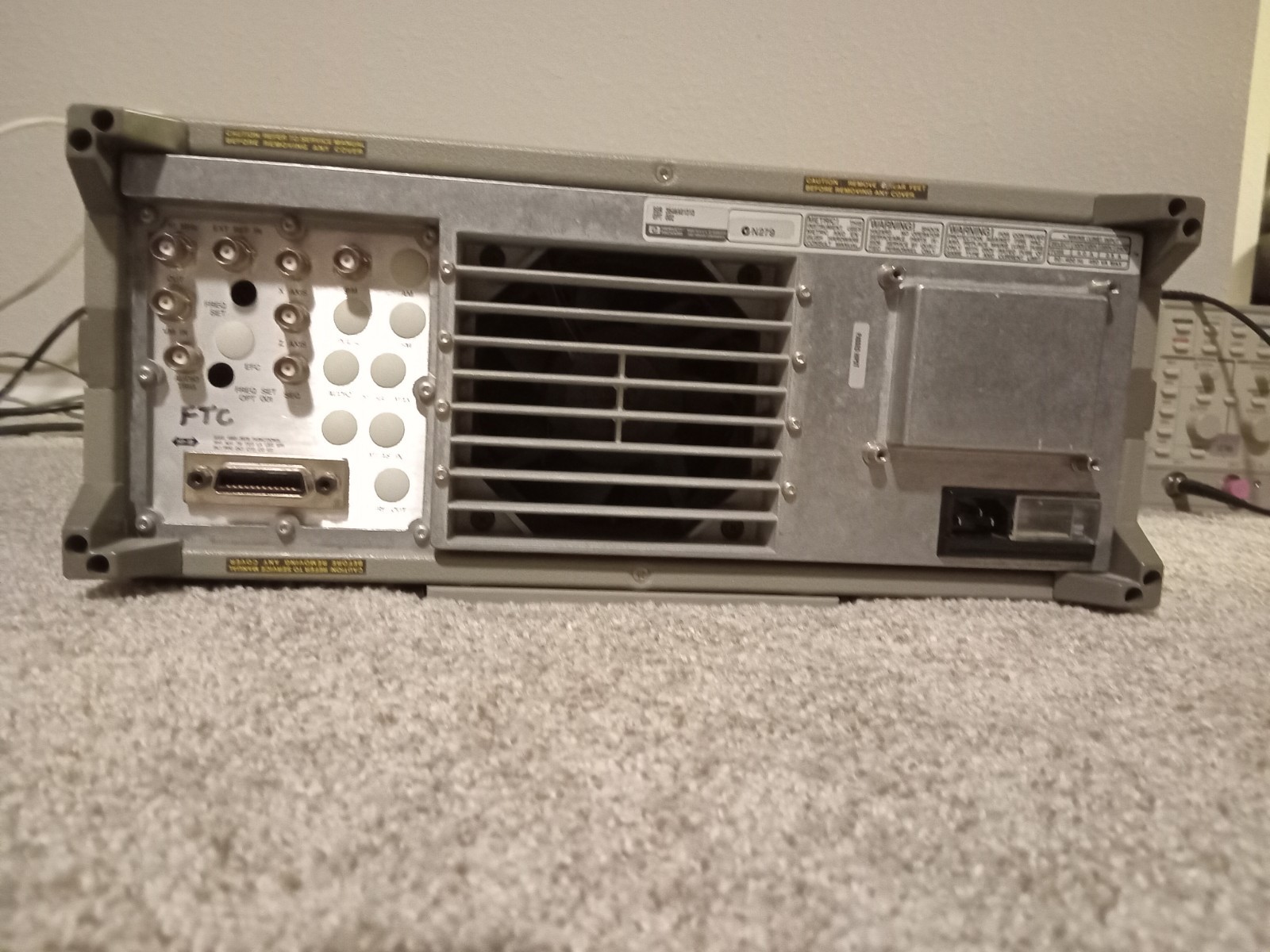 HP 8644B Synthesized Signal Generator