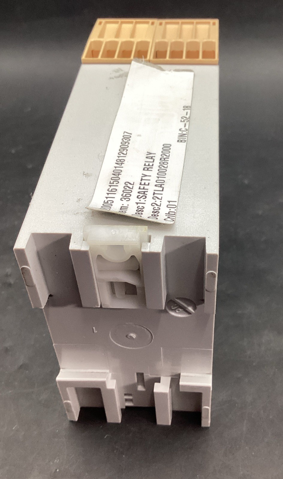 Used ABB 2TLA010028R2000 RT7A 24VDC 0-1.5S Safety Relay Free
