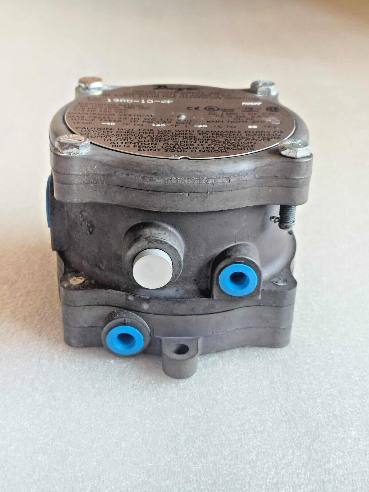 DWYER 1950-10-2F EXPLOSION PROOF DIFFRENTIAL PRESSURE SWITCH NEW# FREE SHIPPING.