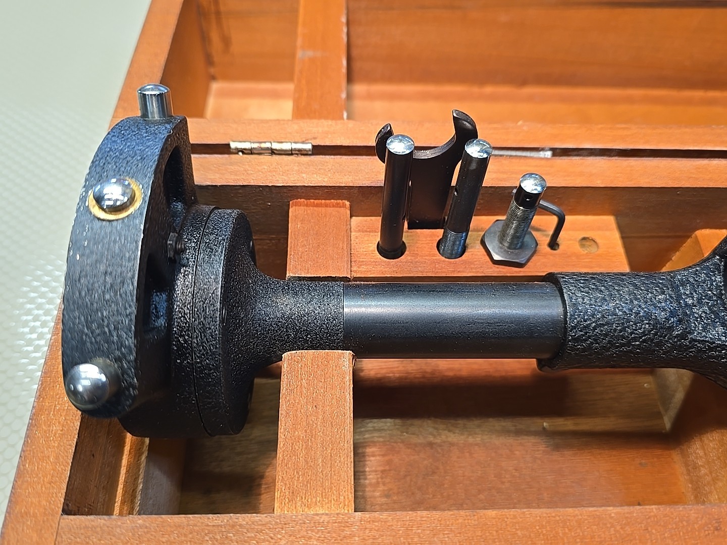 Starrett No. 84-111-6 Dial Bore Gage 5.000″-8.125″ Range, .0001 Resolution *MINT