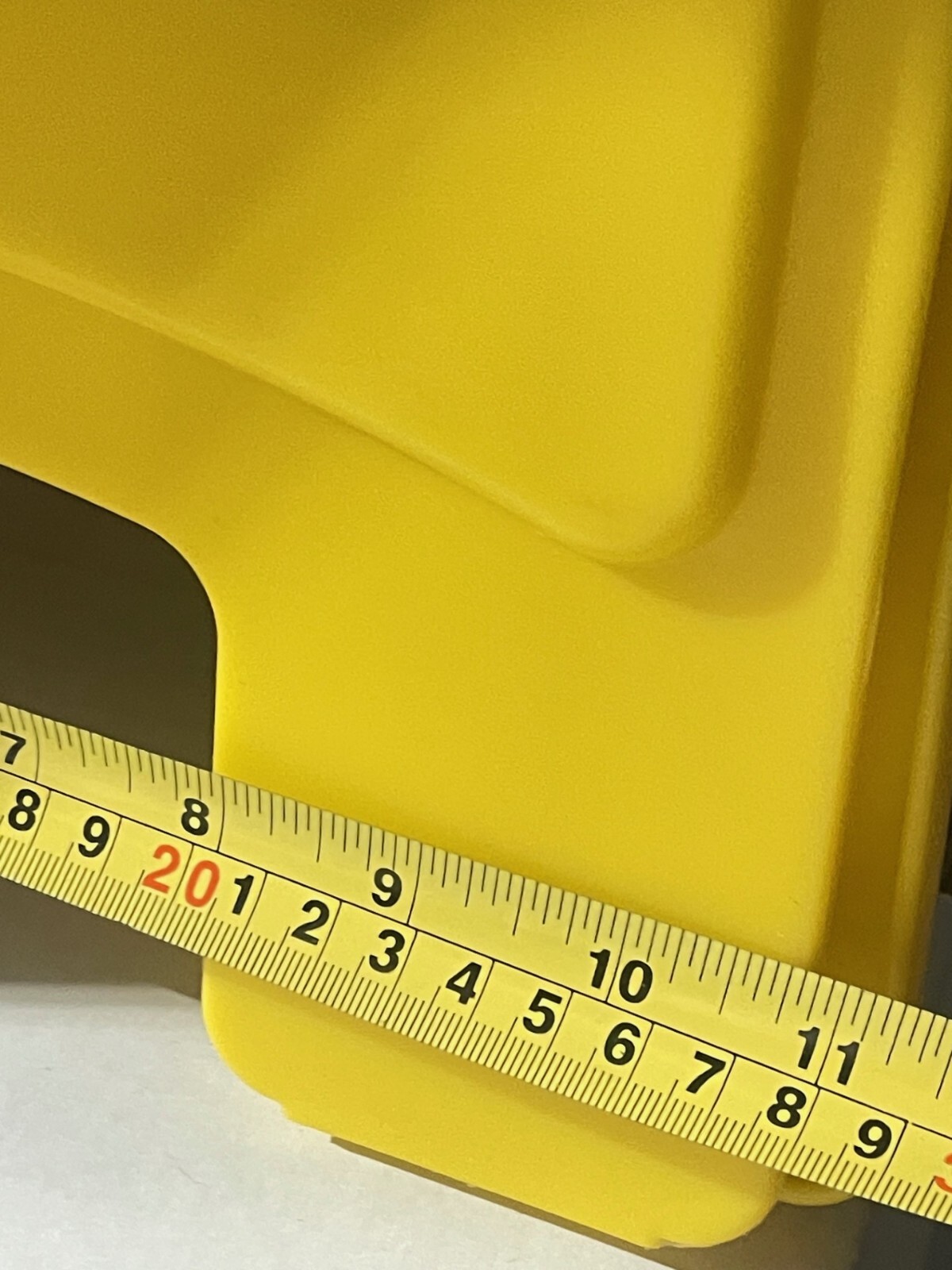 RUBBERMAID CAUTION WET FLOOR YELLOW 2 SIDED FOLDING SIGN (611277YEL)(DR)