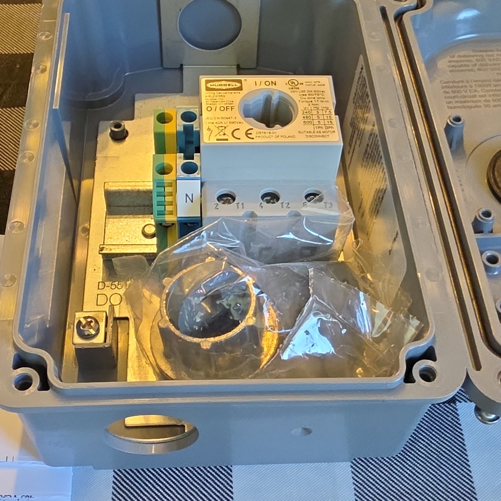 Hubbell HBLDS30 Circuit-Lock Disconnect Switch 30A 600VAC 3P Lockable IP69K