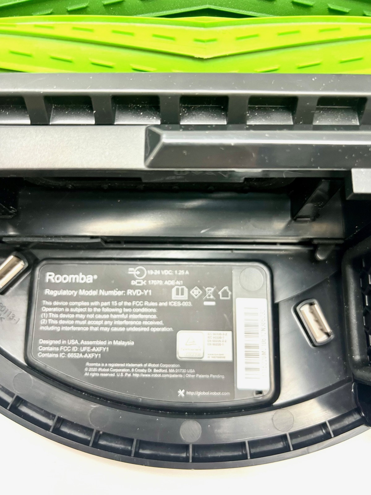 iRobot i115220 Robot Vacuum – Wi-Fi Connected Mapping, Works with Alexa Ideal