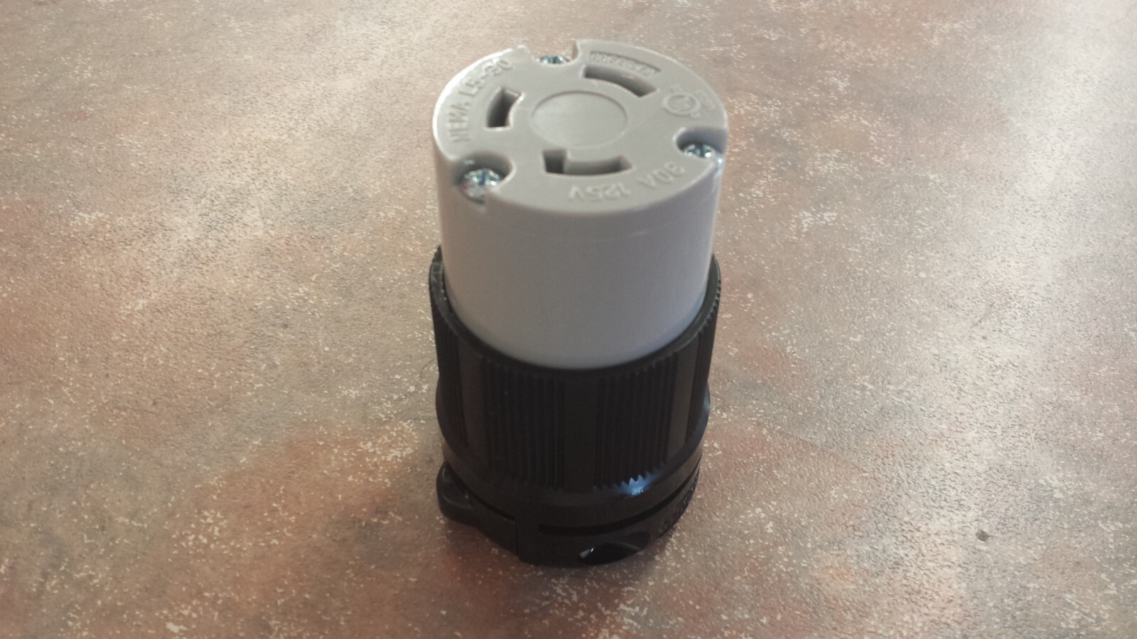 L5-30C Nema Twist-Lock 2P 3W Locking Connector 30A 125V – UL LISTED