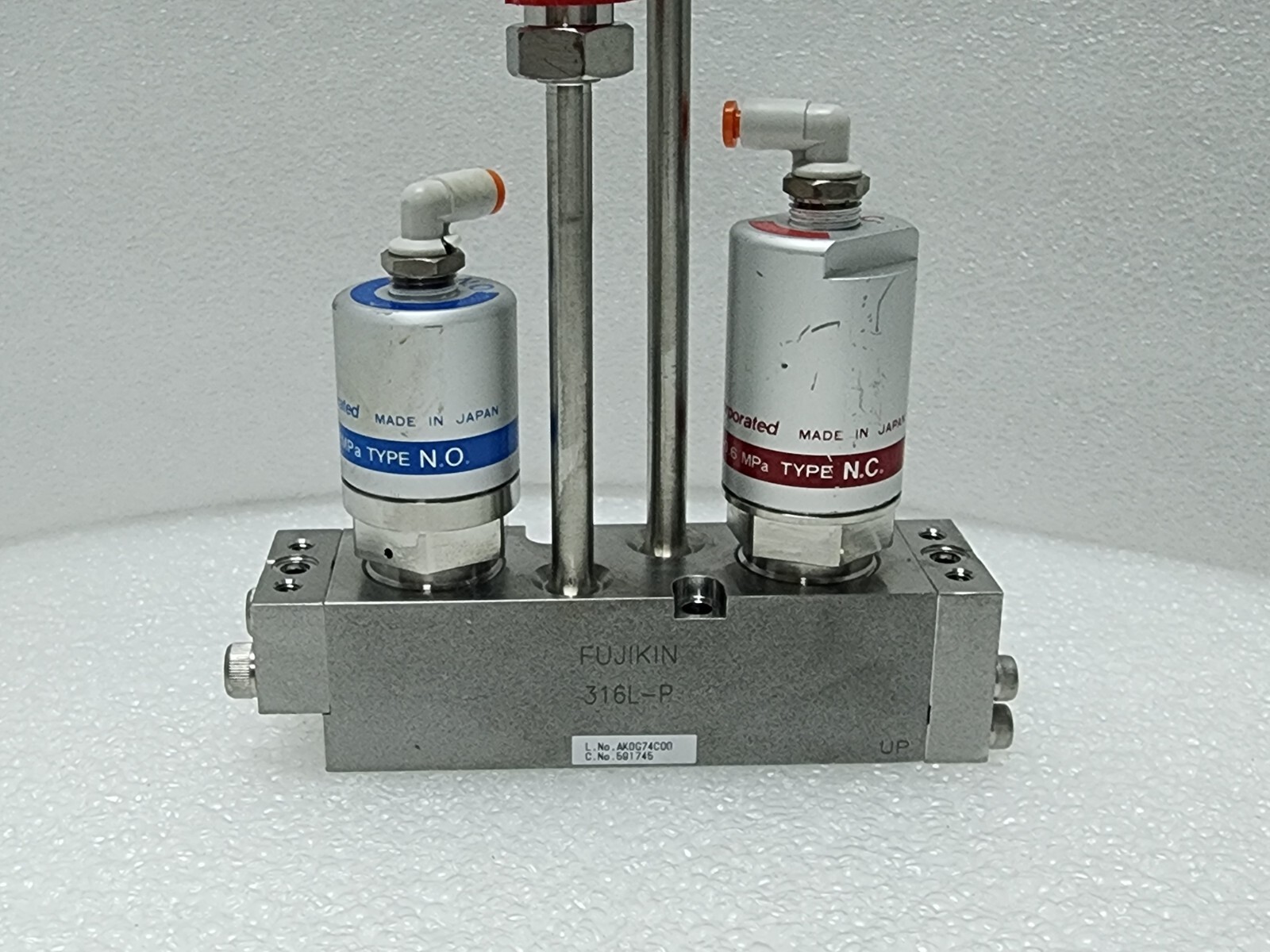 Fujikin Assembly Valve, C No. 591745, 2xO.P 0.5~0.6MPa, NC and NO._96707