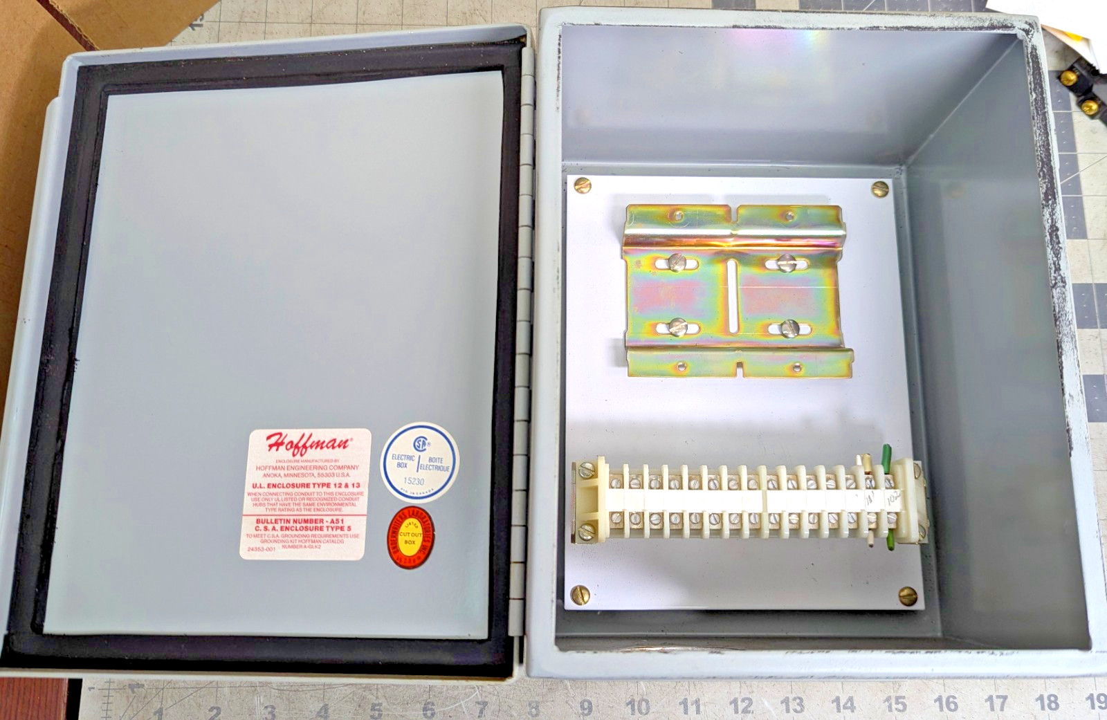 A12108CH, nVent Hoffman Enclosure Box 10″ X 8″ X 6″ TYPE 12 & 13 [D2S5]