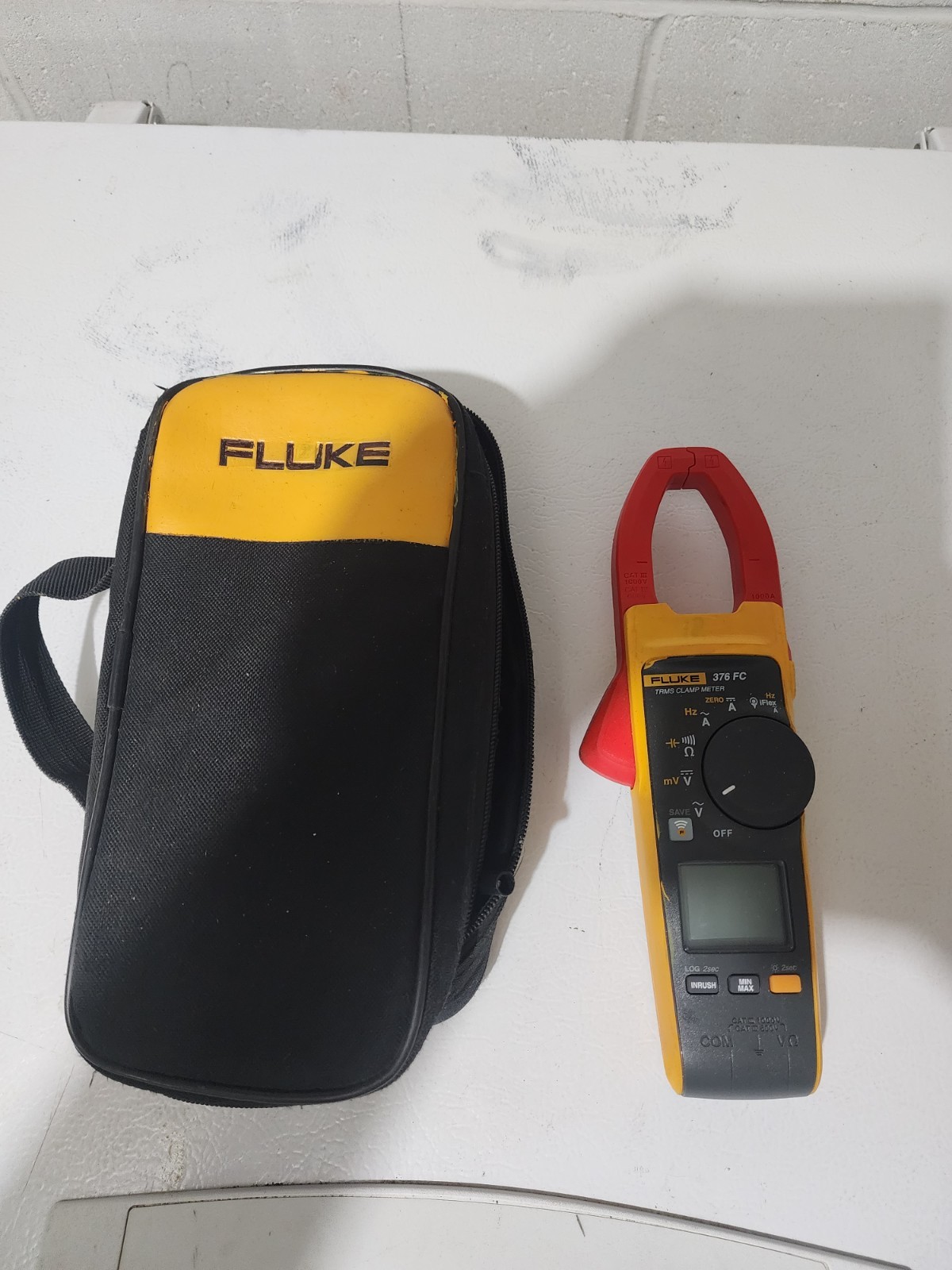 Fluke 376 FC True RMS AC/DC Clamp Meter