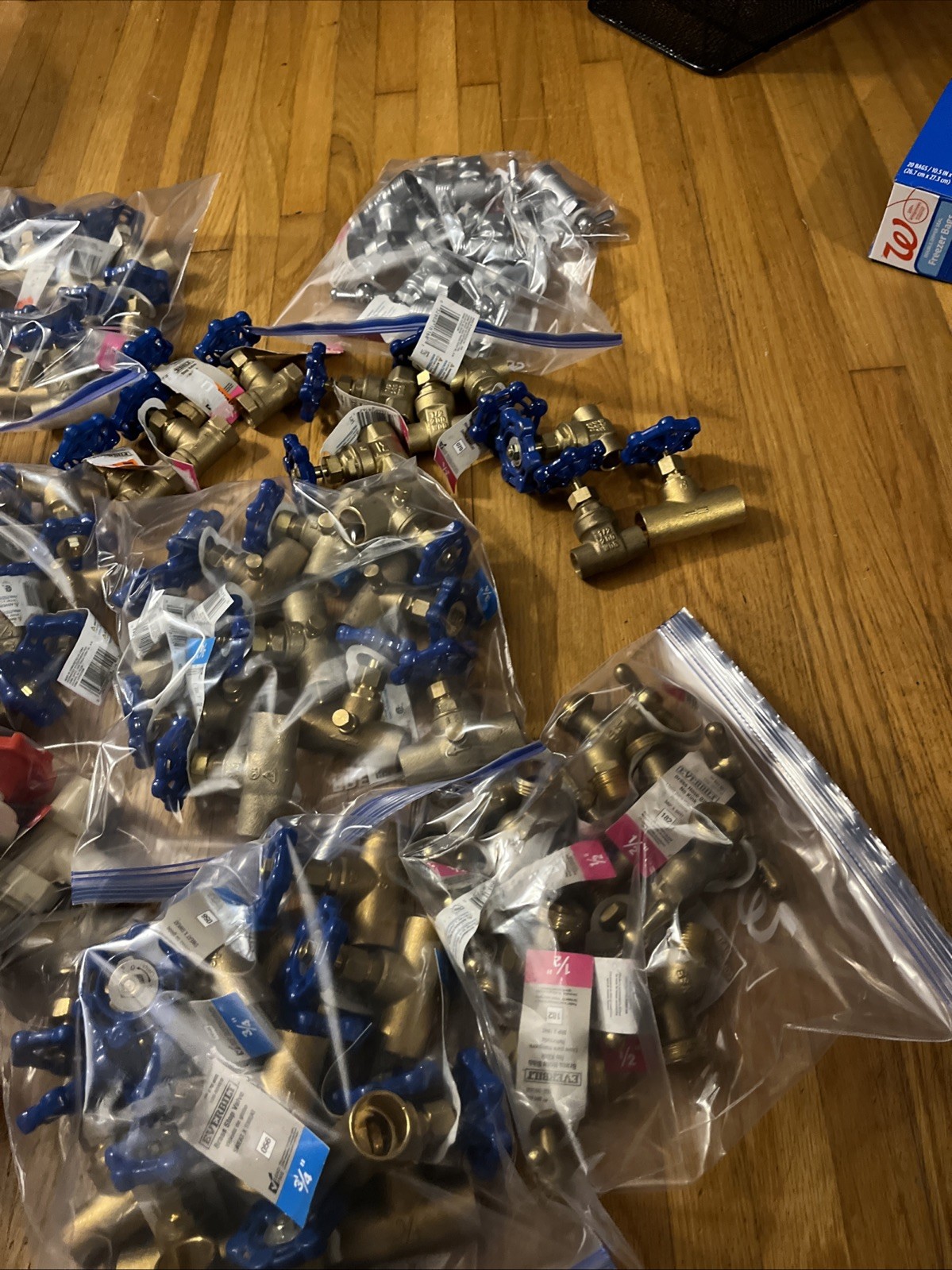 Mixed Lot of 85 Plumbing Valves – New – Please See Pictures