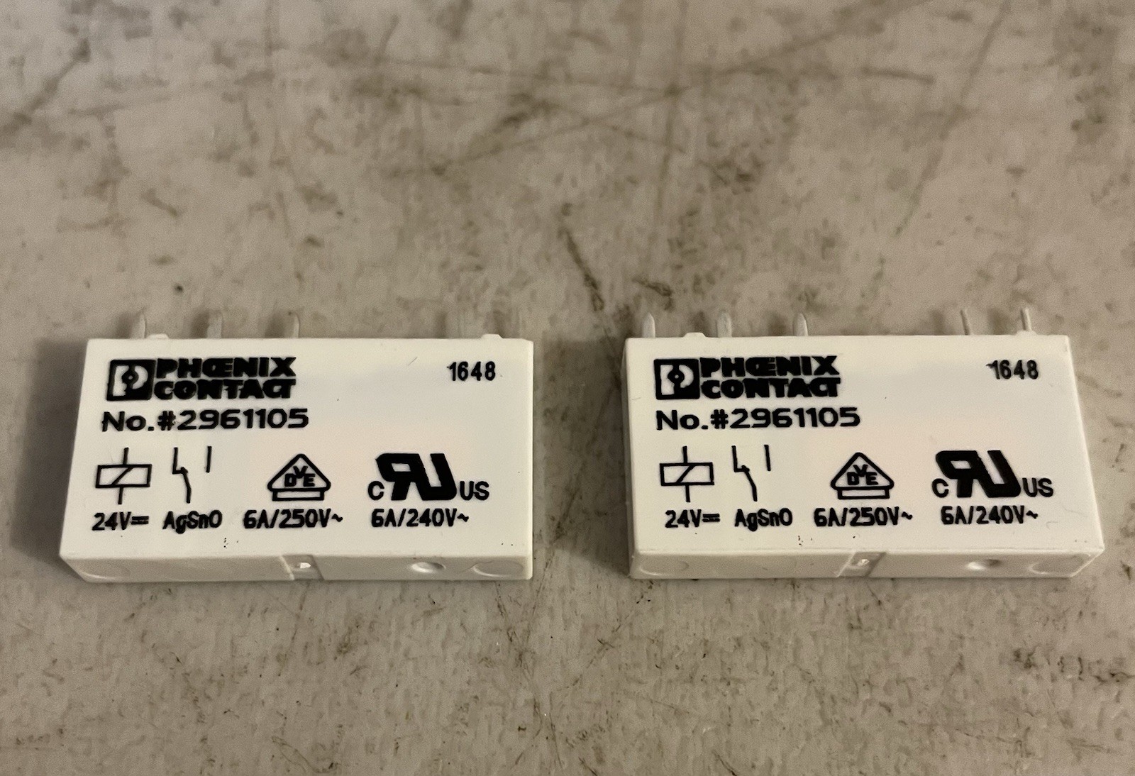 Lot Of 2! 2961105 Phoenix Contact Power Relay 6A 24VDC 5 Pins NEW