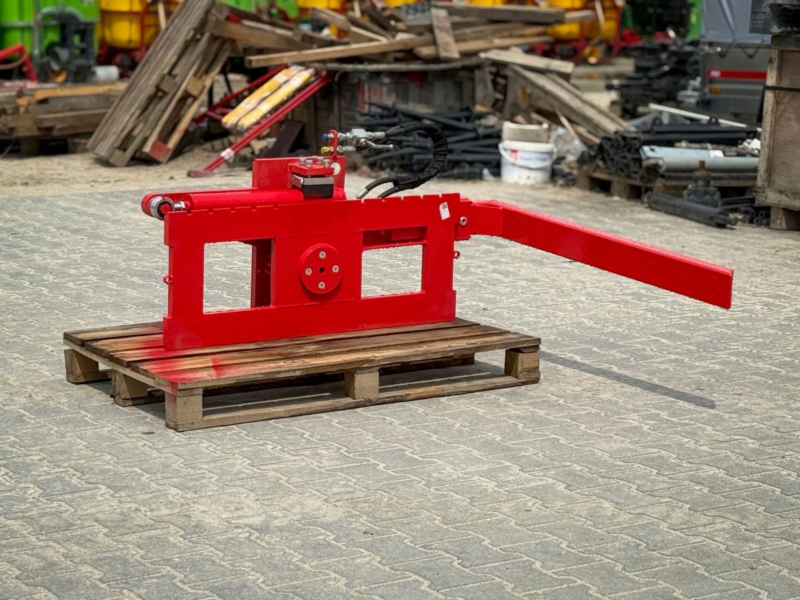 Crate turning device for forklift with holding arm FEM2 ISO2 pallet turner lathe
