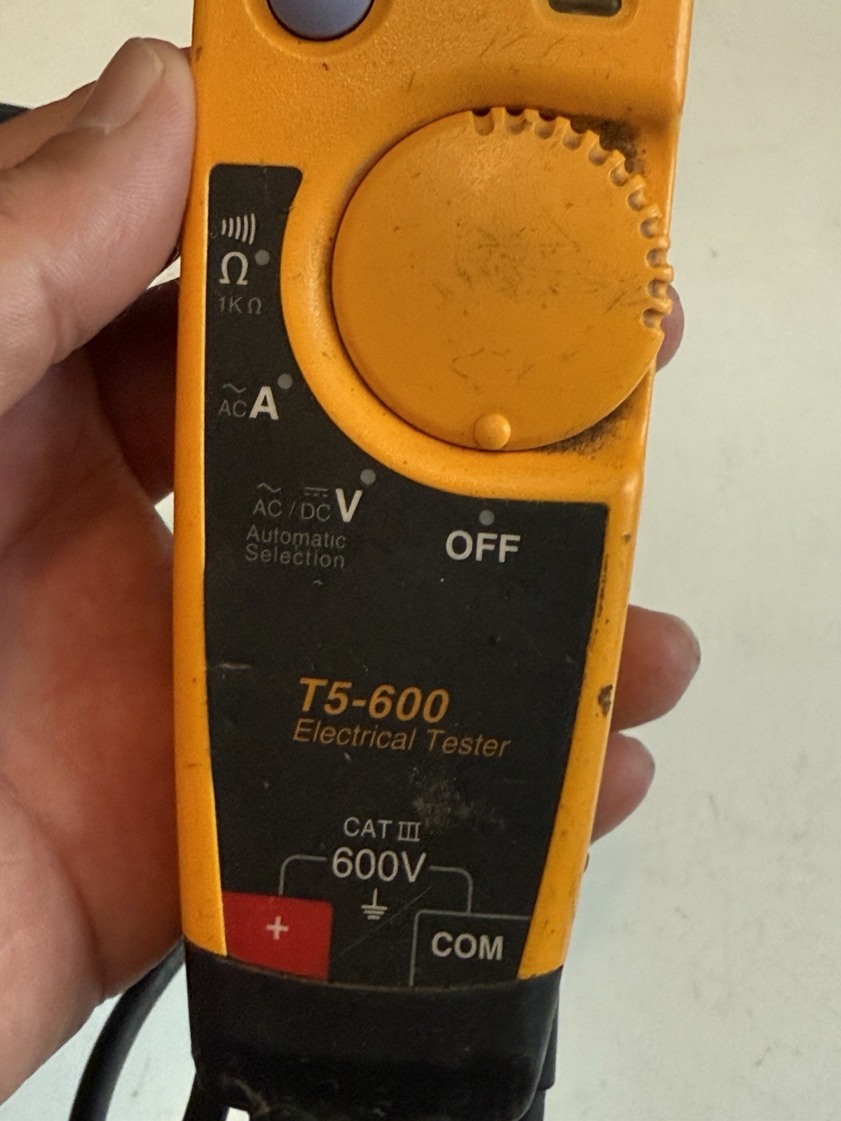 FLUKE T5-600 ELECTRICAL TESTER – VOLTS/OHMS/AMPS