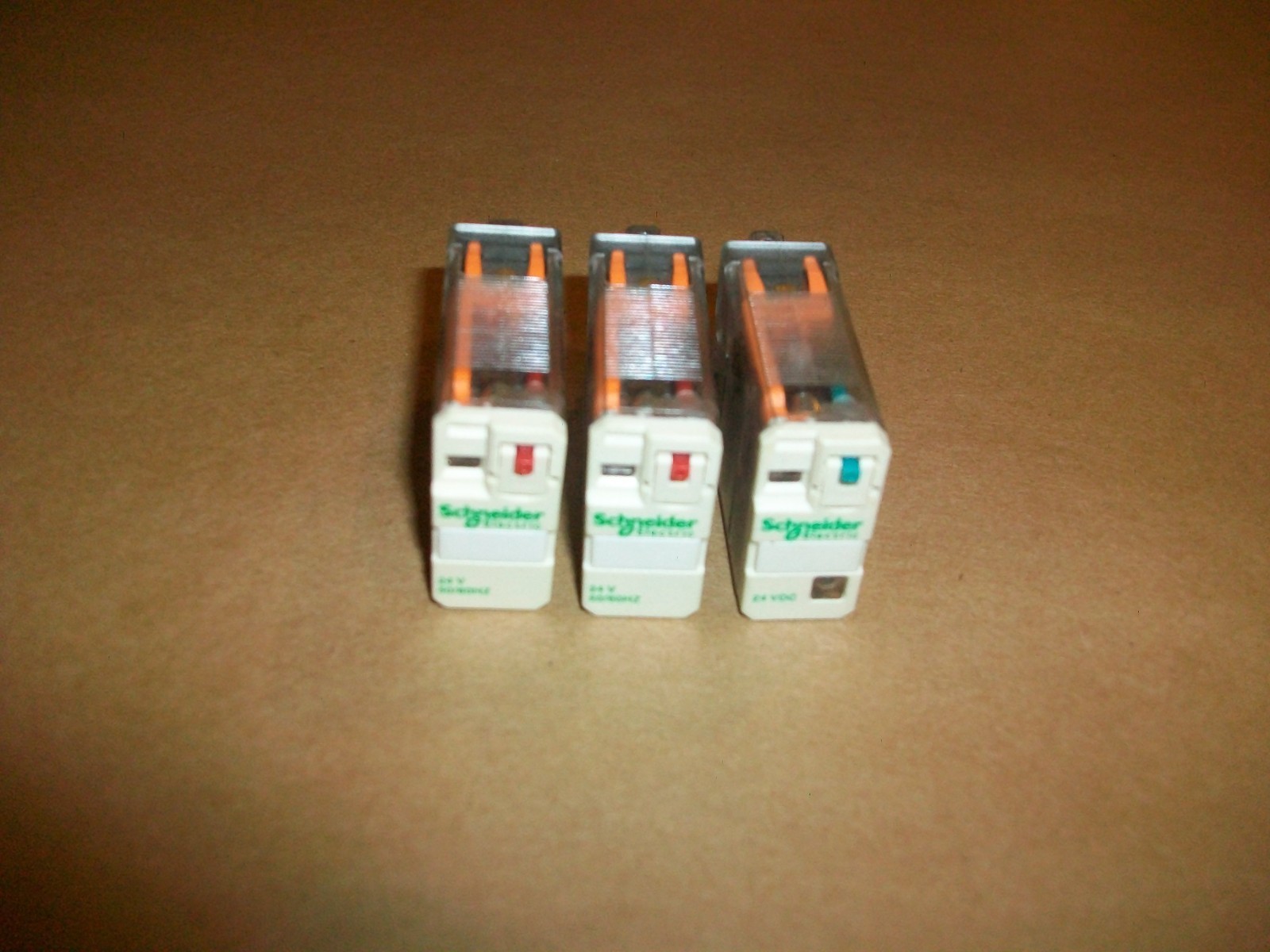 3pc Schneider Electric Relay RPM12BD / RPM11B7 24VDC USED