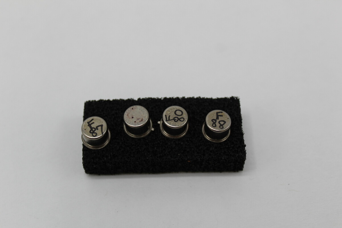 Crystal Pack of 4 Failed on phase production line “As Shown in Pic”