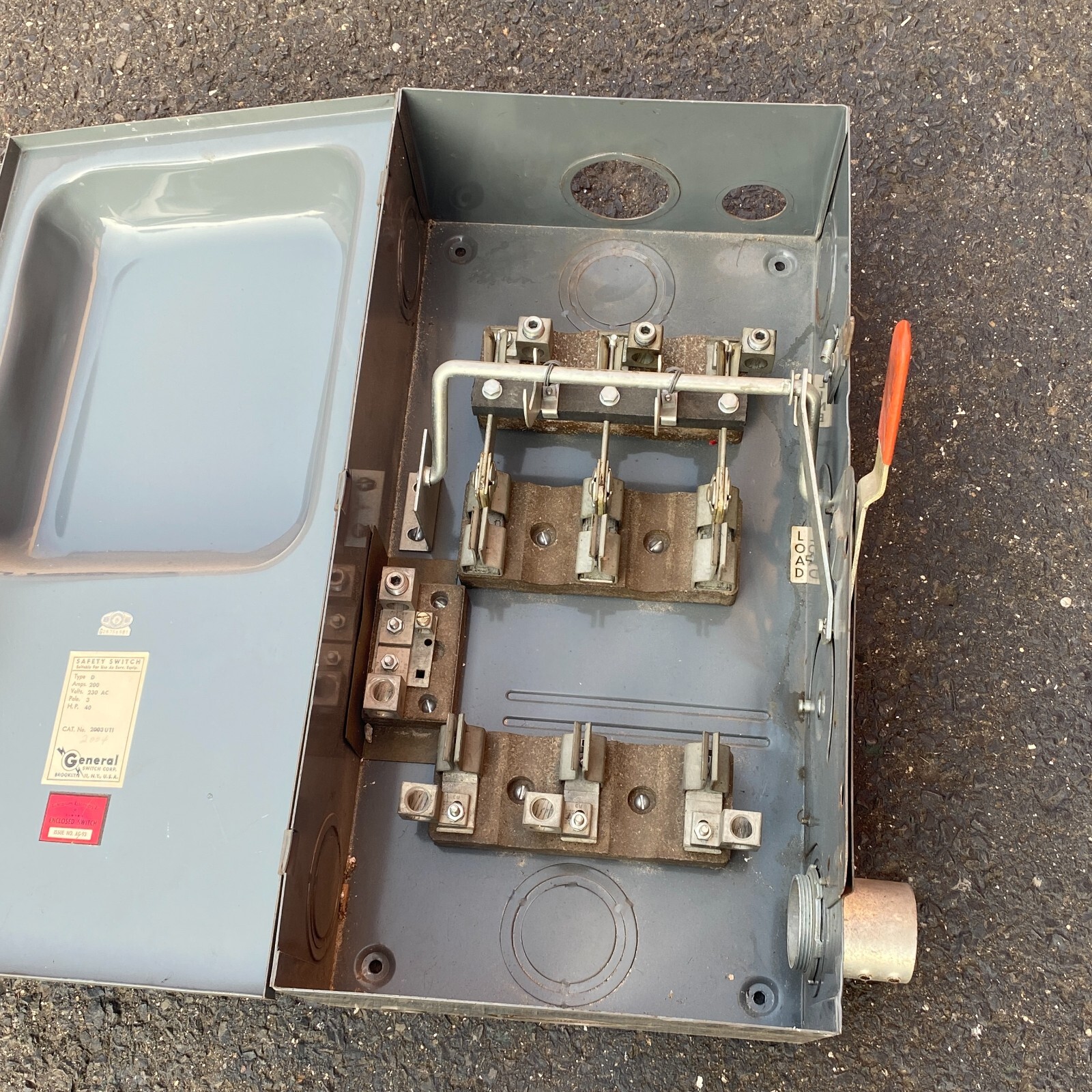 GENERAL 2003 UTI SAFETY SWITCH TYPE D 200AMPS 230VAC 3-POLE ENCLOESD SWITCH 🎯