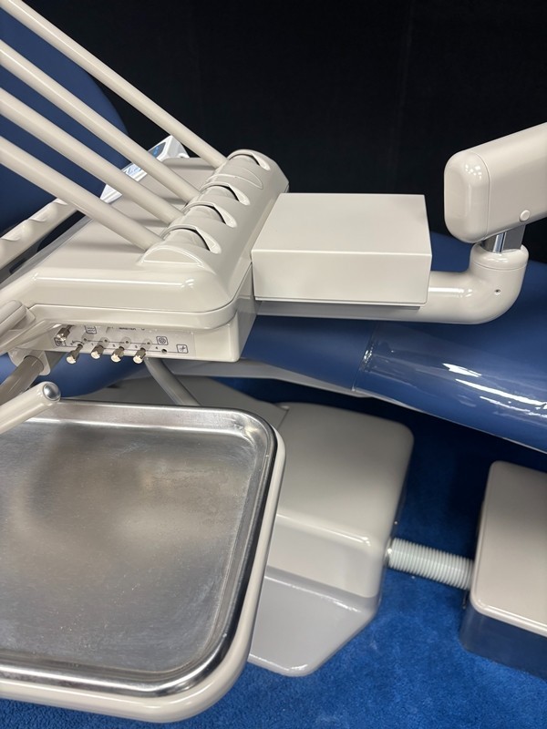 ADEC 1040 Chair w/ Radius Euro Delivery, Vector Electric Handpiece System, Vinyl