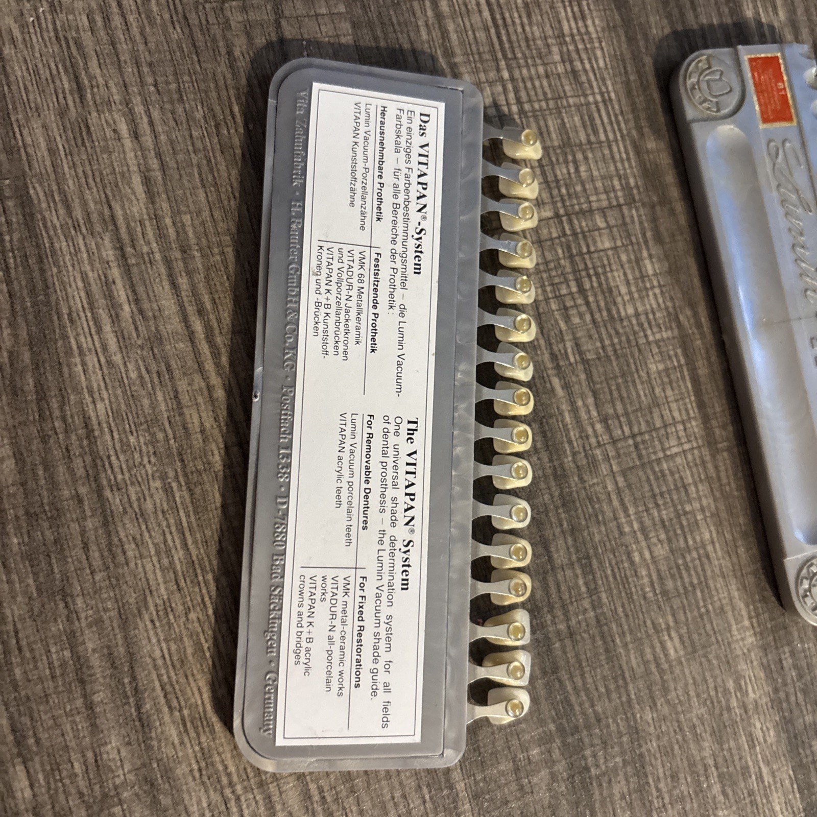 2 VITALUMIN SHADE GUIDE DENTAL DENTURE & CROWNS POPULAR COMPLETE VITA, GERMANY