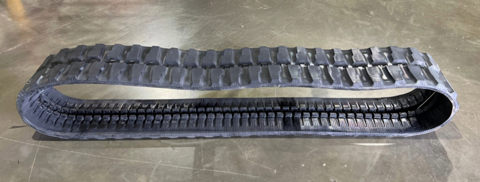 Rubber Track – 13″ – 320×52.5×92 320×52.5Nx92 – Fits Bobcat 335, 430, E40, E42