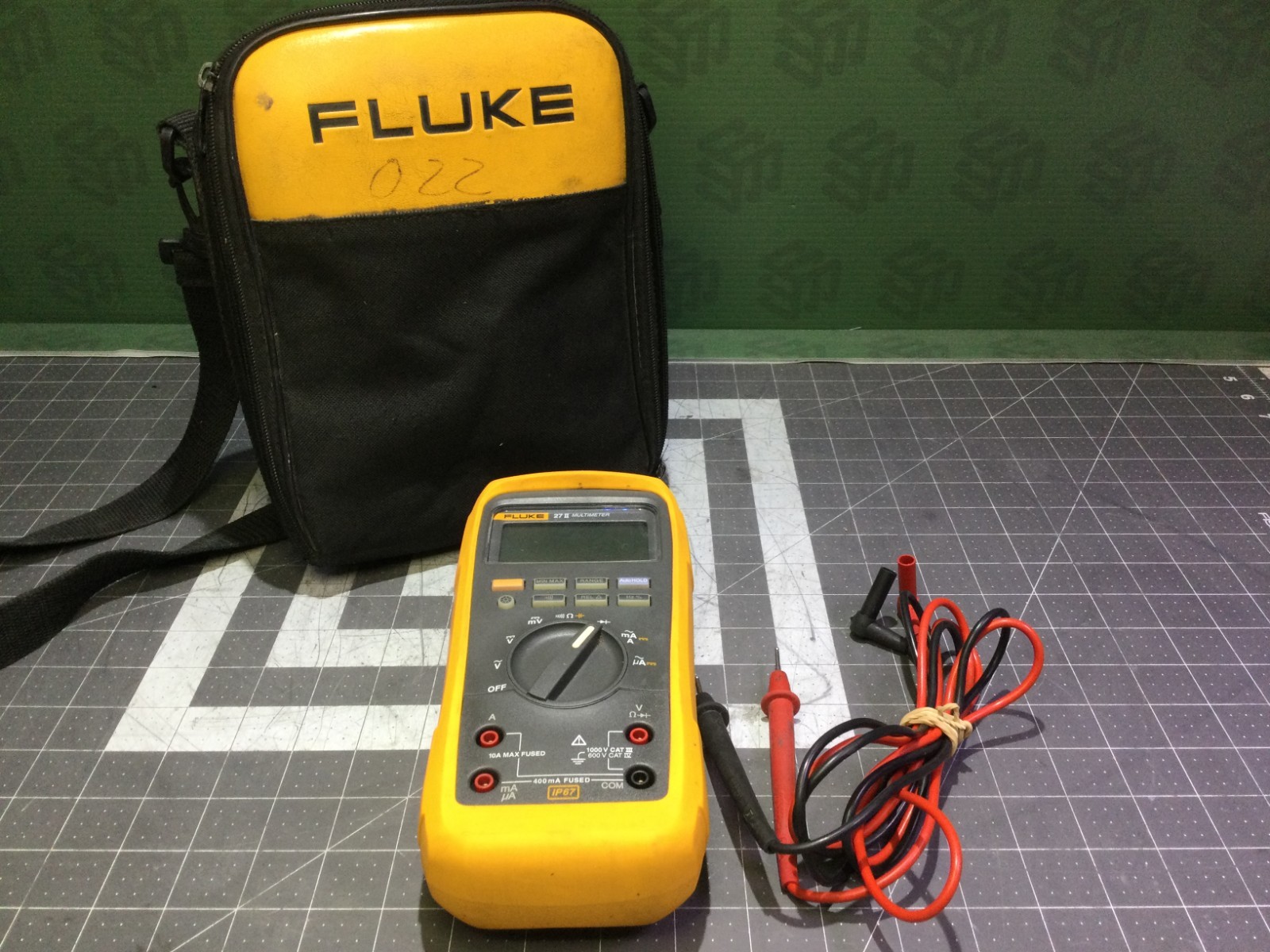 Fluke 27 II Industrial Digital Multimeter IP67 CAT IV 600V Tested Working
