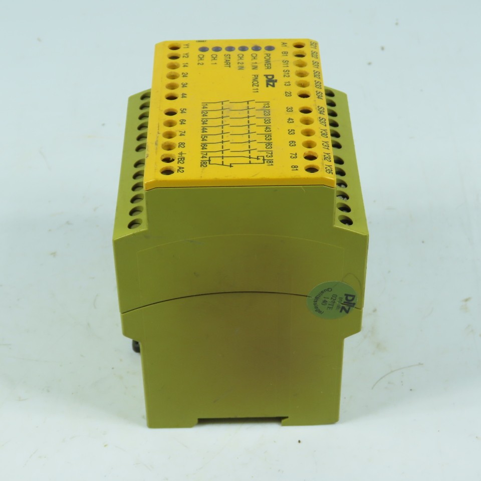 Pilz 774080 PNOZ 11 7S/10 Safety Relay 24VAC/VDC