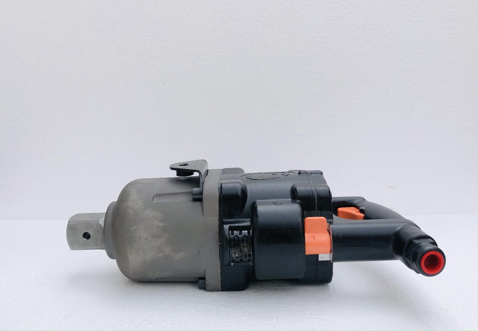 Ingersoll Rand 3955B2TI Titanium Pneumatic Air Heavy Duty Impact Wrench 1-1/2″