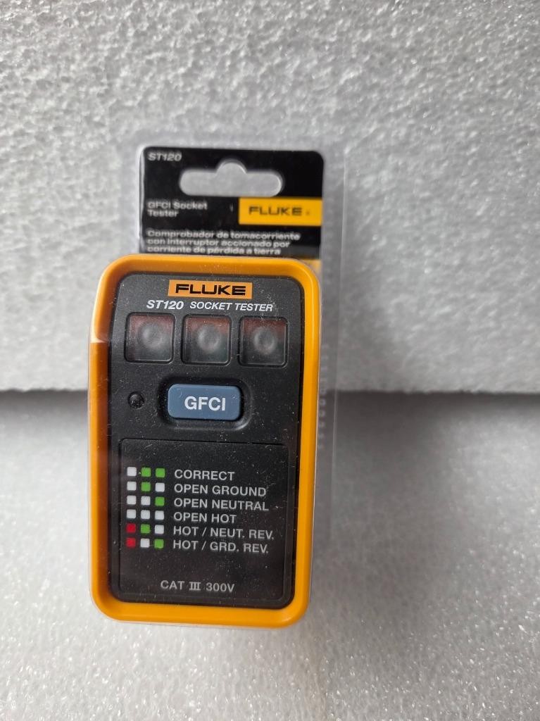 FLUKE ST120 GFCI SOCKET TESTER WITHOUT BEEPER