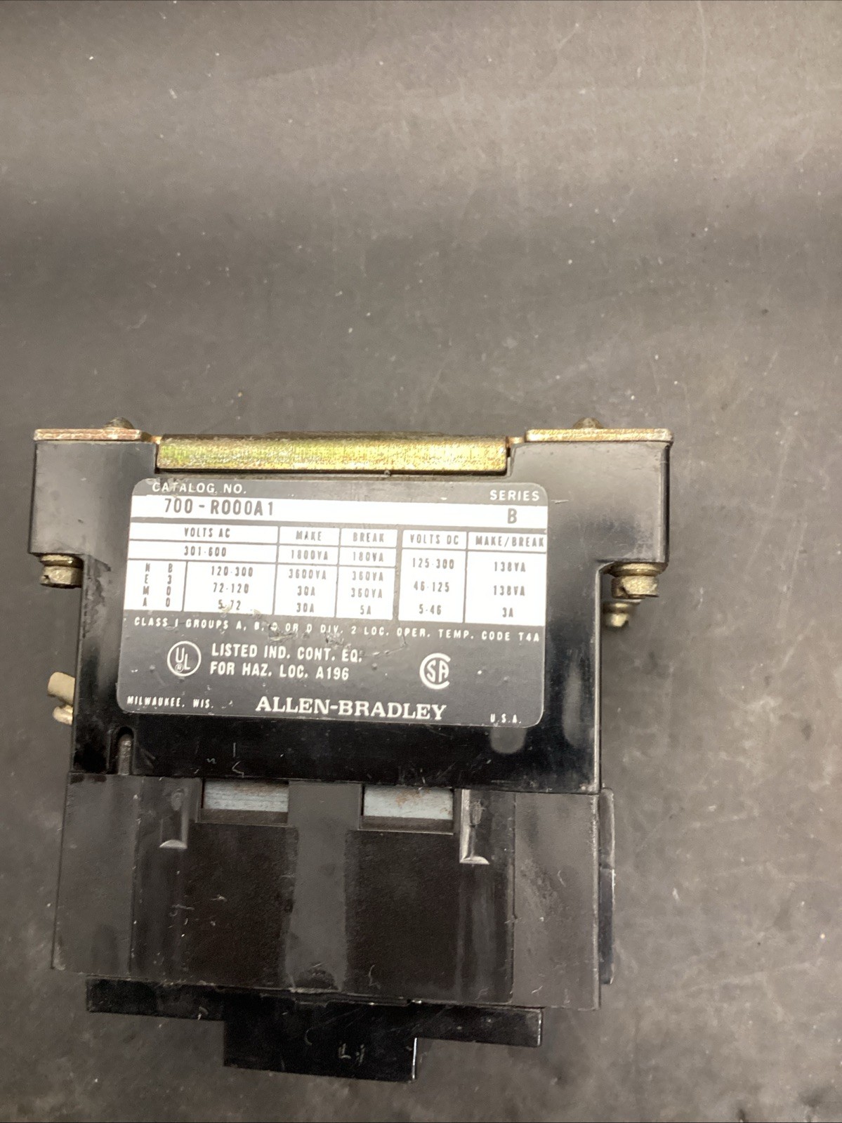 Allen Bradley 700-R000A1 /B Electrically Held Relay W/ 77AB86 COIL 115-120V Used