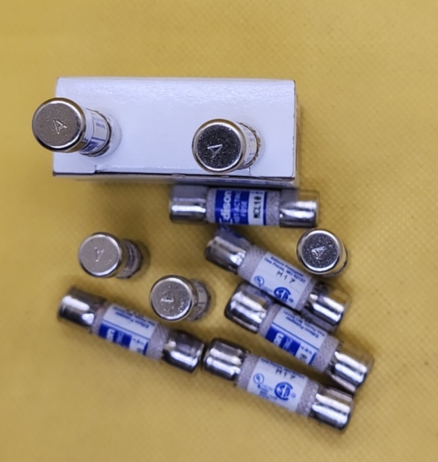 BOX OF 10 – EDISON FUSEGEAR MCL10 FAST ACTING 10A, 600V FUSE [MG4]