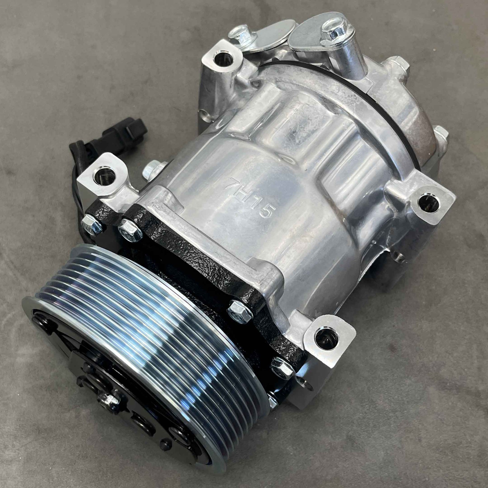 New Compressor With 8 Groove Clutch 120mm For 320/08562 JCB SD7H15