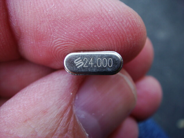 LOT 200 24.000 MHz Crystal Oscillators in HC-49US package – NEW and UNUSED