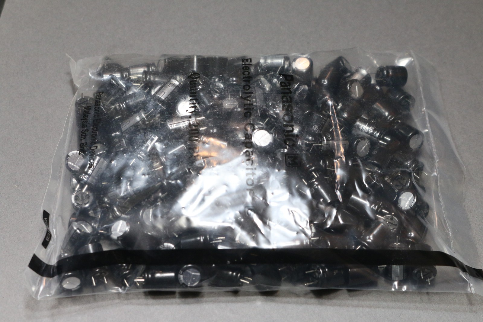 200pc Panasonic EEUEC2W1R0CY 1.0uF 450V 10x12mm Aluminum Radial Electrolytic NOS