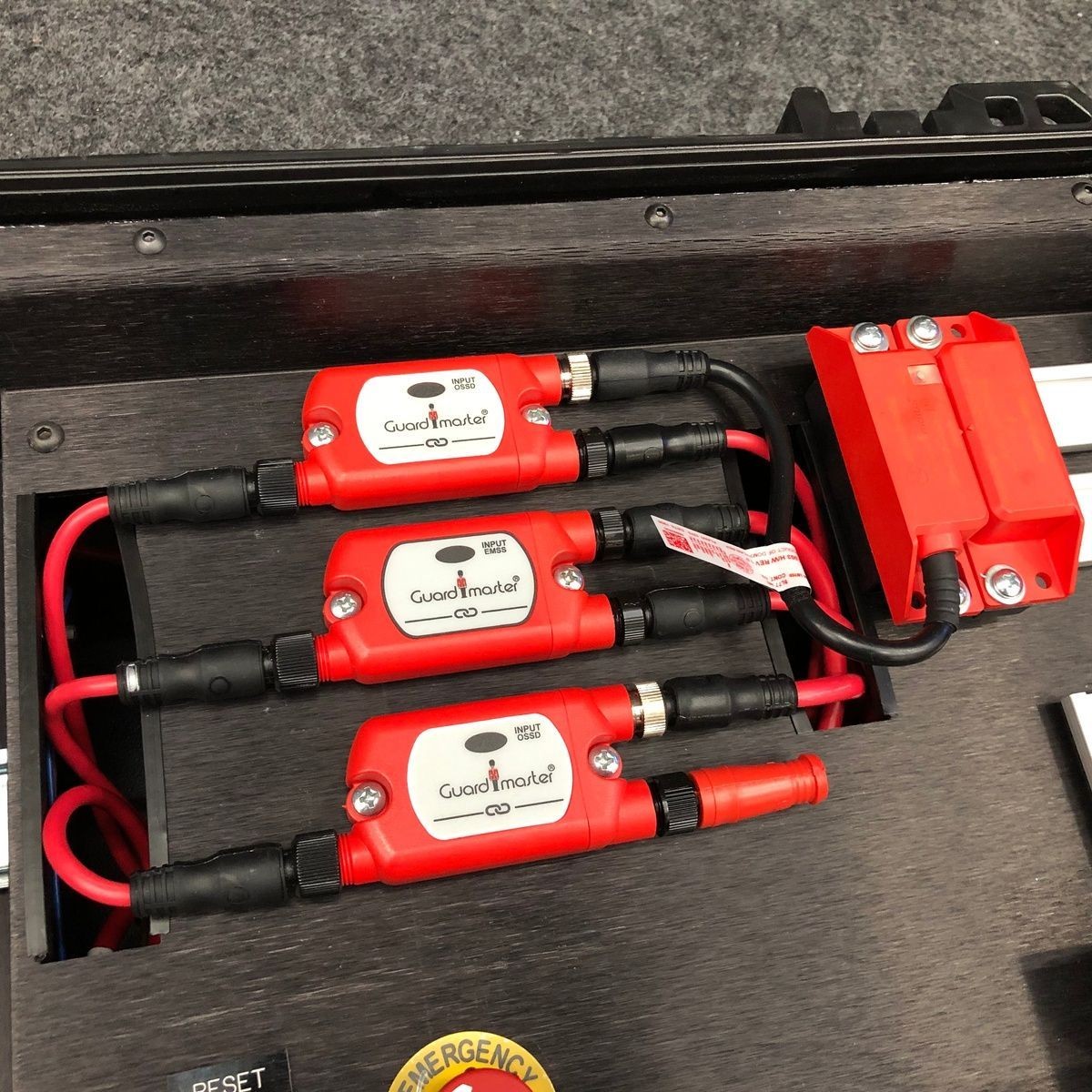 GUARDMASTER GuardLink Automation Safety Relay Demonstration Case (Untested)*