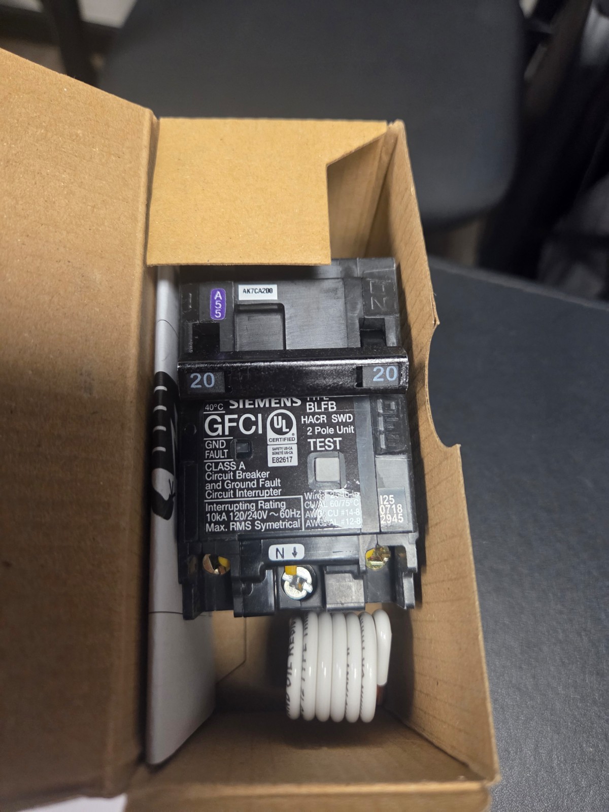 SIEMENS B220GF – Bolt on, 2 pole, 20 amp, GFCI breaker – BRAND NEW!!!