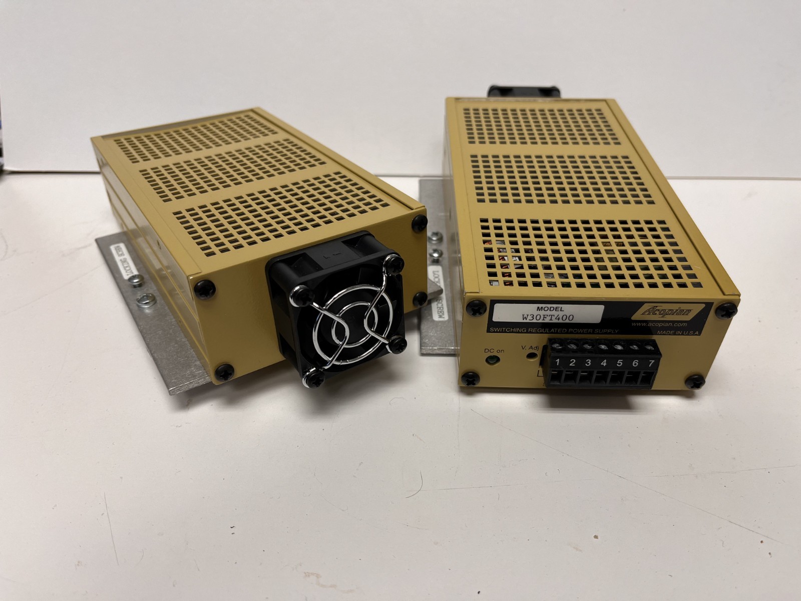 Acopian W30FT400 Regulated 30VDC 4A Power Supply (AC or DC Input) Narrow Prof.