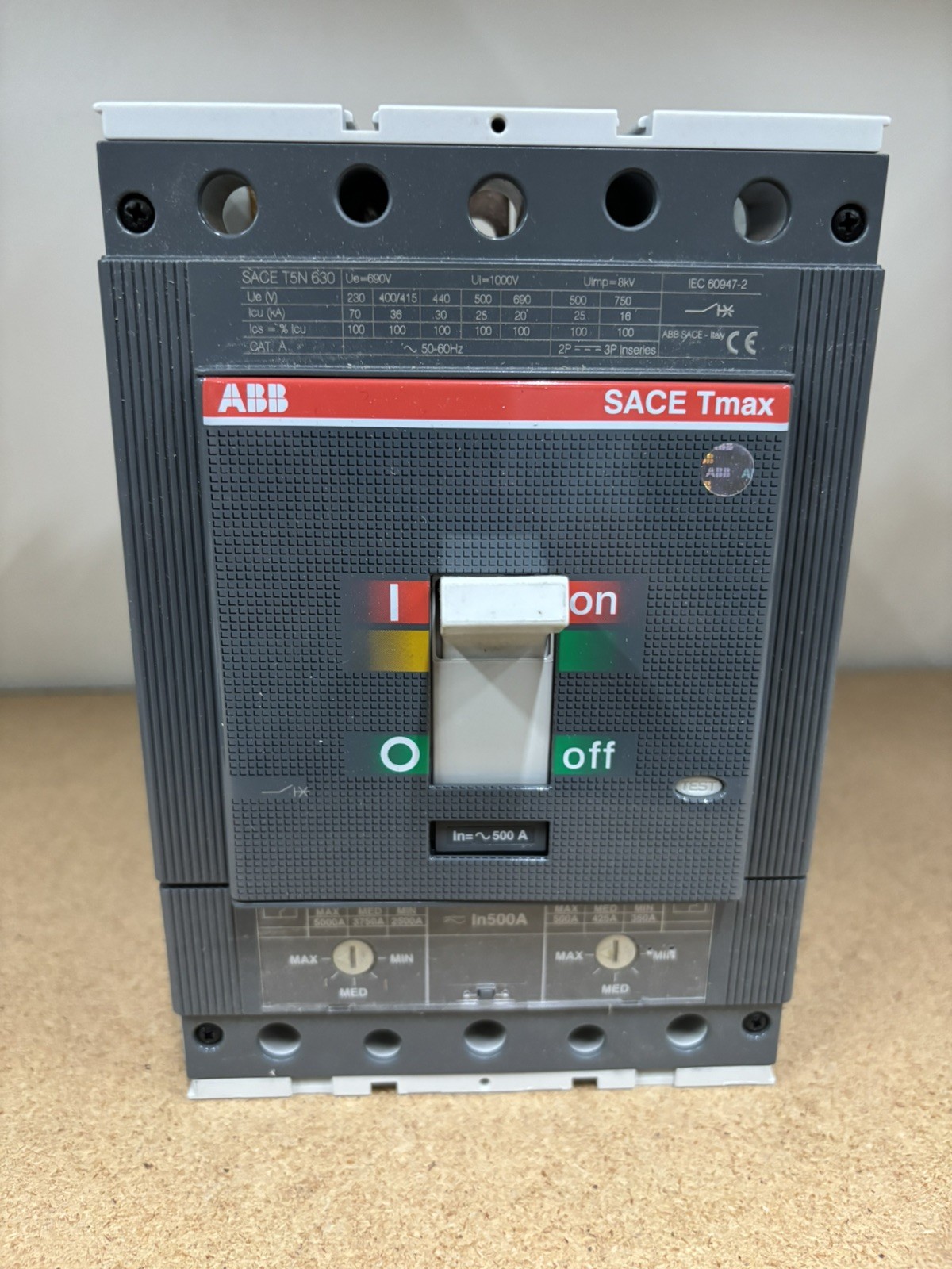 ABB T5 N 630 Industrial Circuit Breaker – 630A – (1SDA054456R1) *NEW IN BOX*
